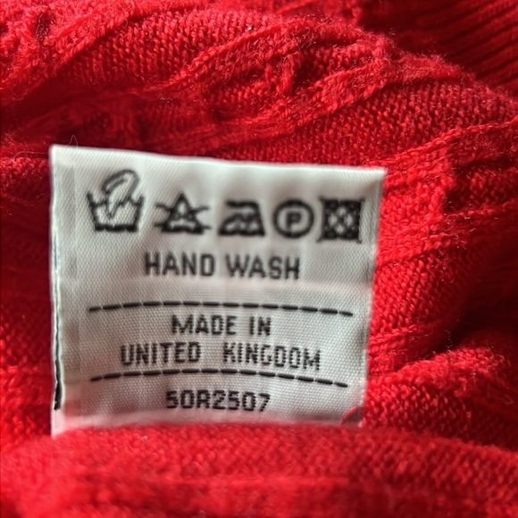 Vintage Burberry Made in England 100% Pure Wool Cableknit Crewneck Cardigan Red - Picture 7 of 10